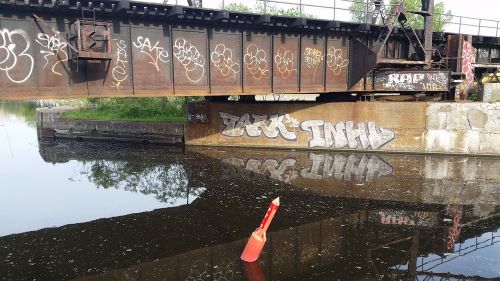 graffiti water old