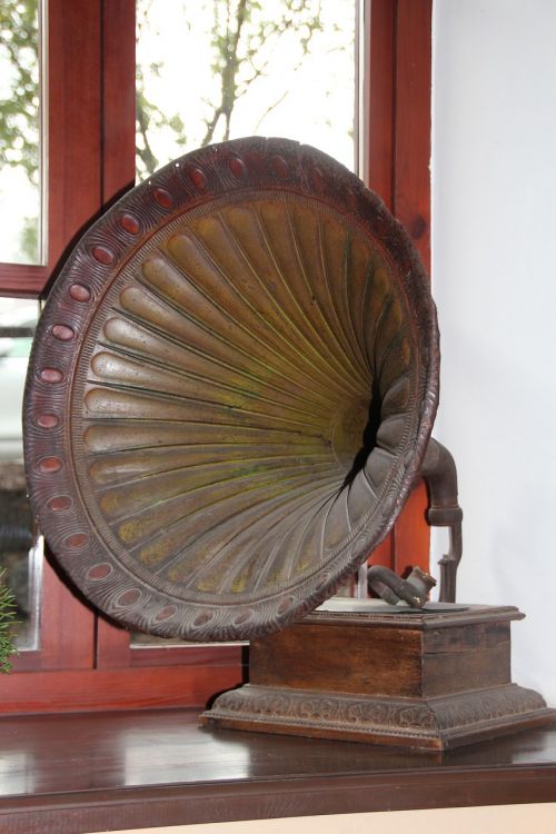 gramophone funnel music