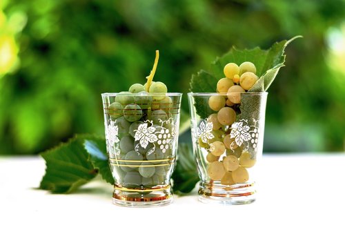 grapes  wine glass  white grapes