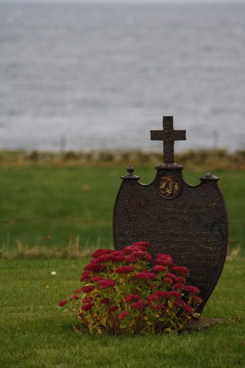 grave flowers cross