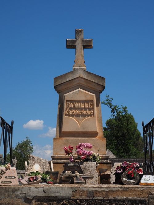 grave cross cemetery