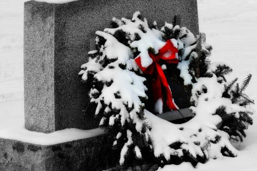 grave headstone wreathe