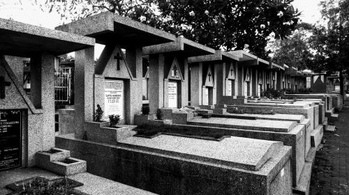 grave cemetery tomb