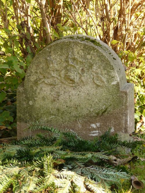 grave tombstone stone