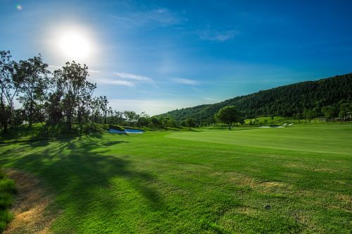 green golf blue sky