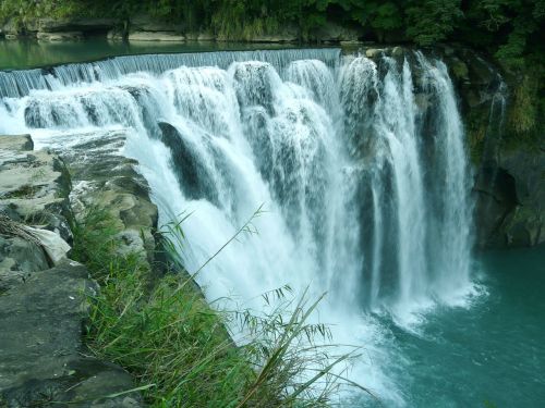 greenery waterfall shifen waterfall