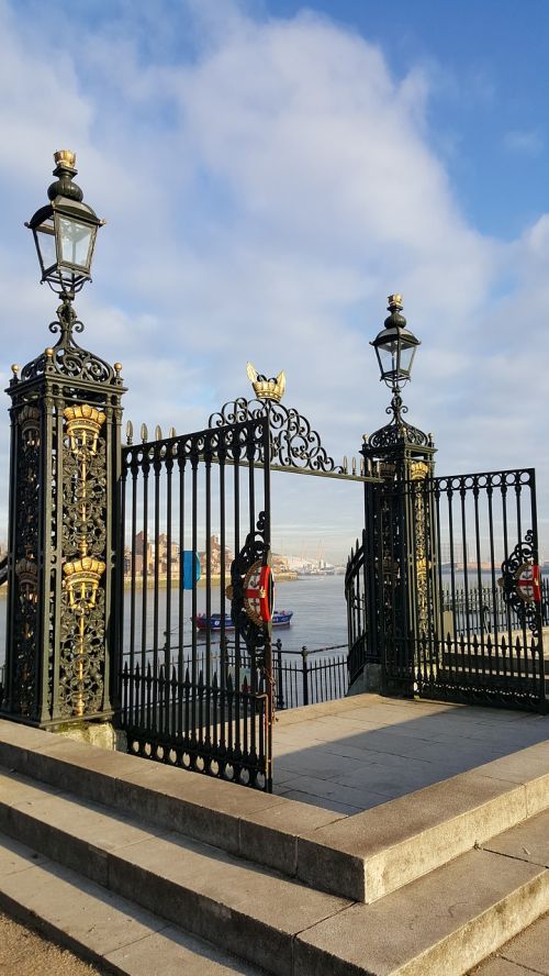 greenwich gate open thames