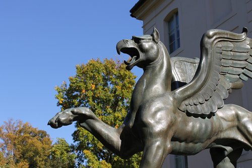 griffin  mythical creatures  sculpture