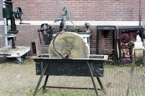 grinding stone grinding old