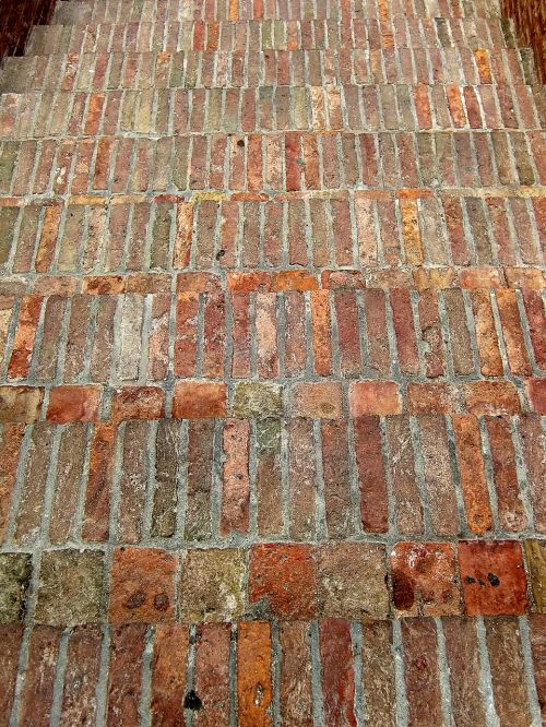 ground topping brick