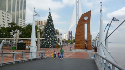 guayaquil walk river