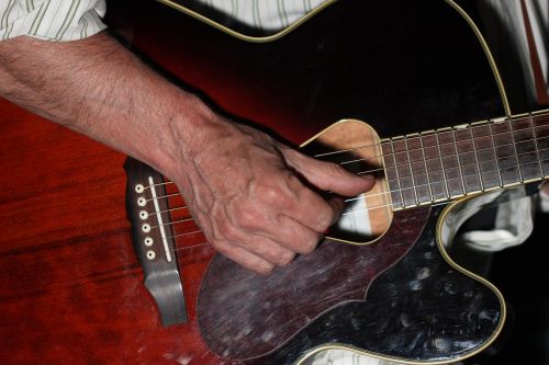 guitar player hand