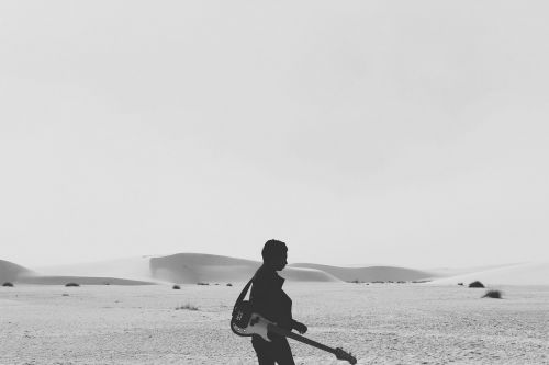 guitarist desert sahara