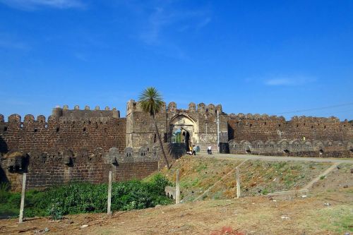 gulbarga fort entrance bahmani dynasty