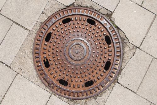 gulli metal manhole cover