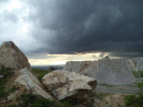 gut-stone quarry mine