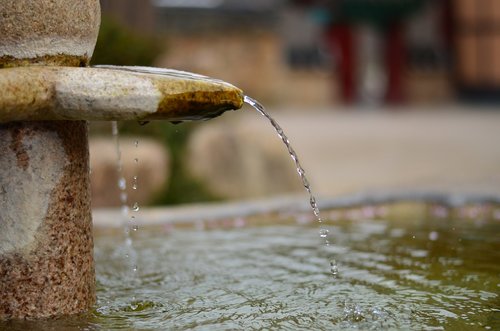 gutter  water  drop