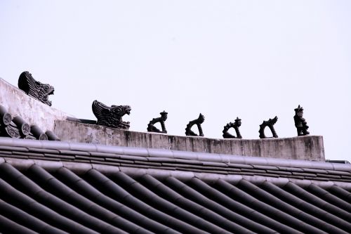 gyeongbok palace roof sculpture