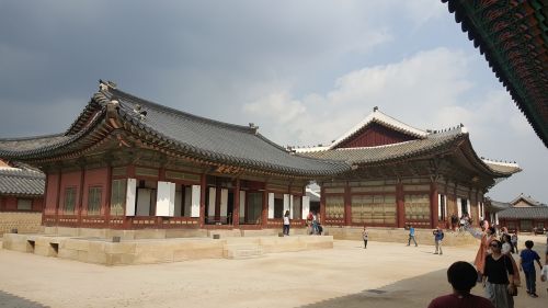 gyeongbokgung palace image gyeongbokgung palace yard gyeongbokgung palace in the background