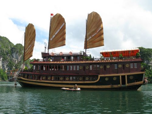 ha long bay vietnam ship