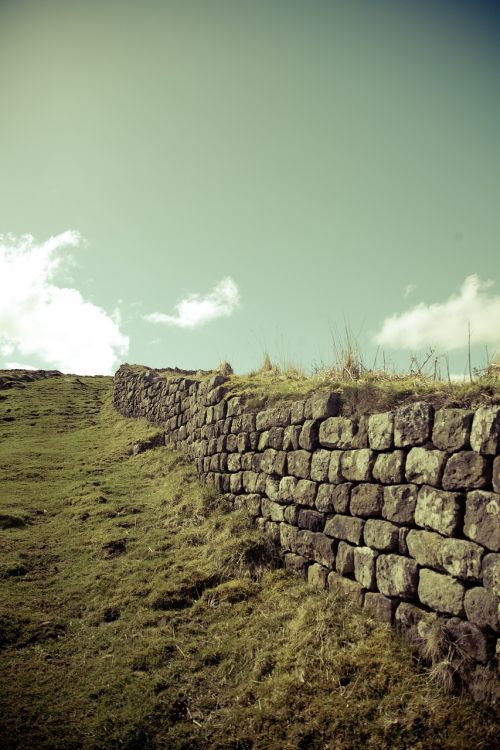 hadrian wall monument structures