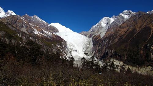 hailuogou ice falls low-altitude glacier