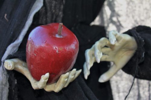 halloween poisoned apple decor