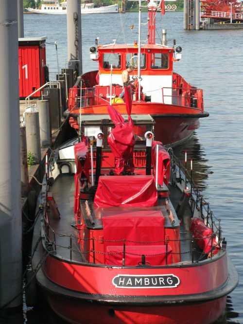 hamburg port ship