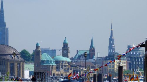 hamburg port landungsbrücken