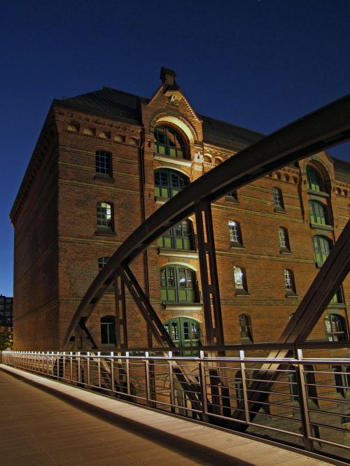 hamburg bridge speicherstadt