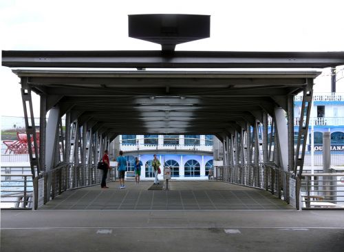 hamburg landungsbrücken port