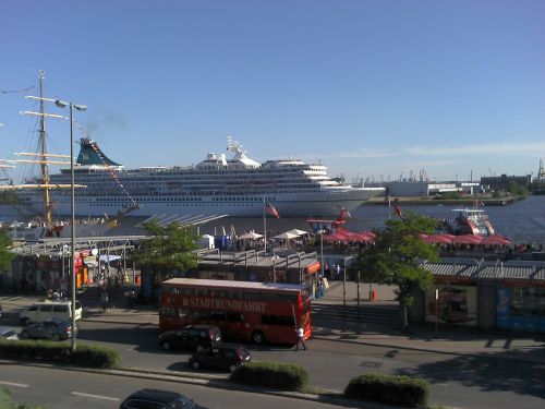 hamburg cruise ship terminal port