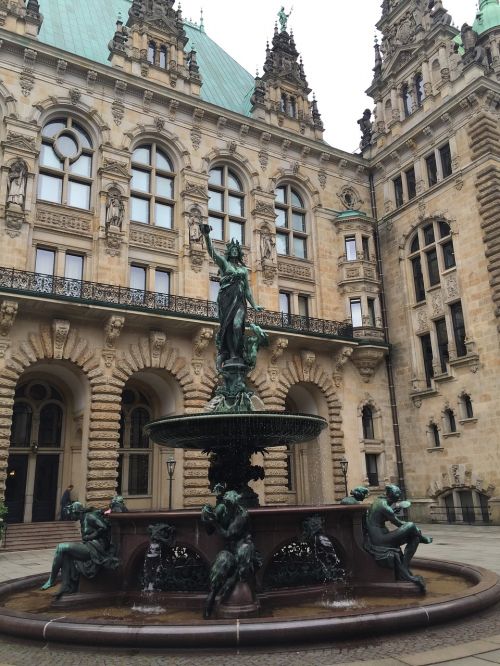 hamburg building fountain