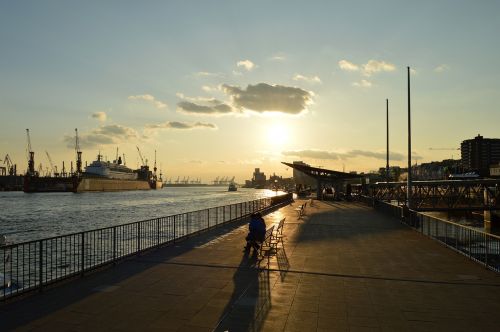 hamburg landungsbrücken port