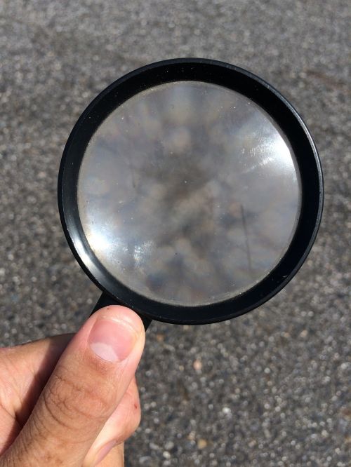hand magnifying glass discovery