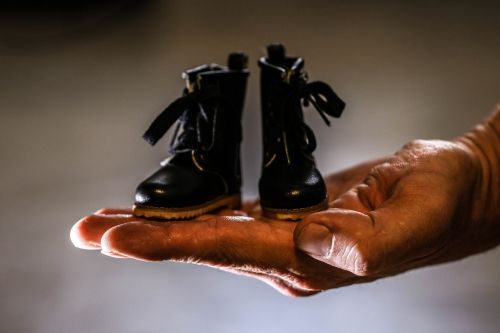 hand shoes miniature