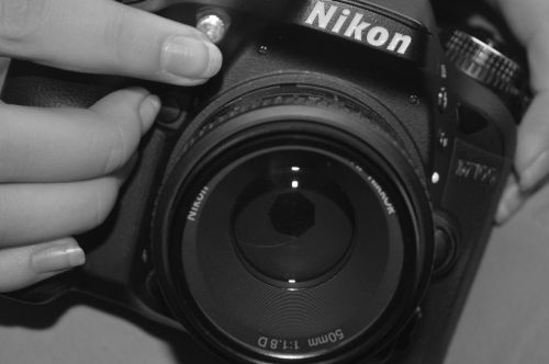 hand camera nikon