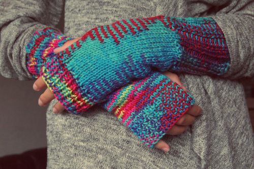 hands gloves knitting