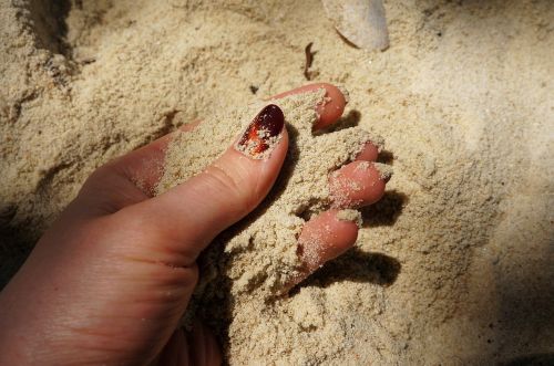 hands manicure sand