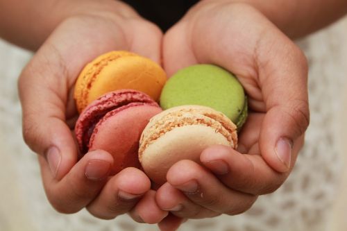 hands macarons french