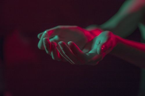 hands light color