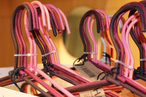 hangers laces pink