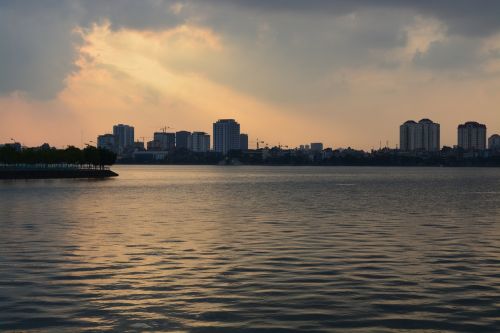 hanoi sunset lake