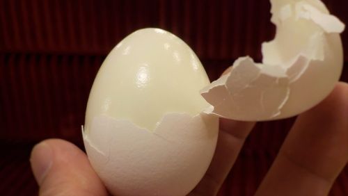 hard boiled eggs crack shell