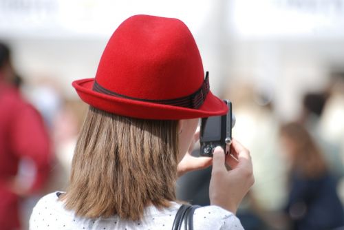 hat red woman