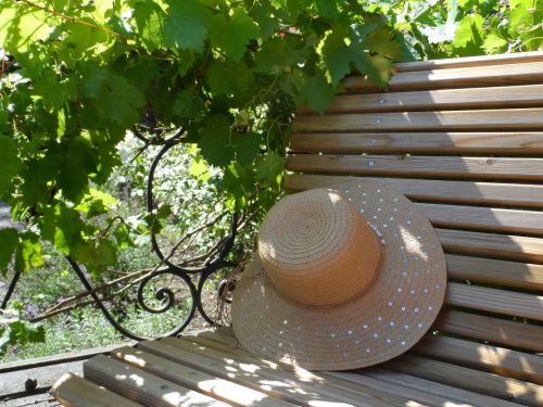 hat bench summer