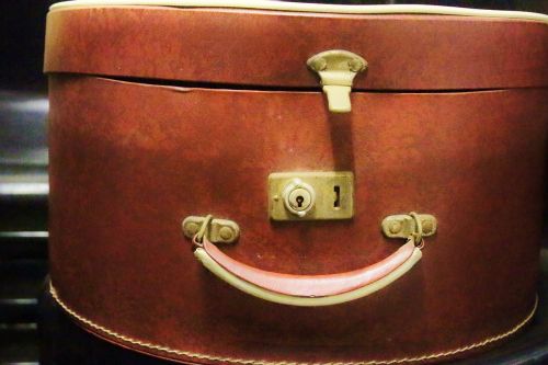 hatbox box handle