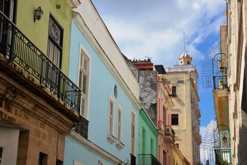 havana colored houses blue sky