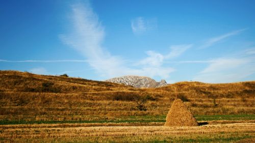 haystack autumn mountain