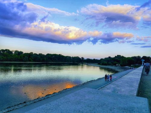 hdr riverside cloud